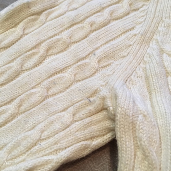 Cream-colored cable-knit sweater - Picture 3 of 4
